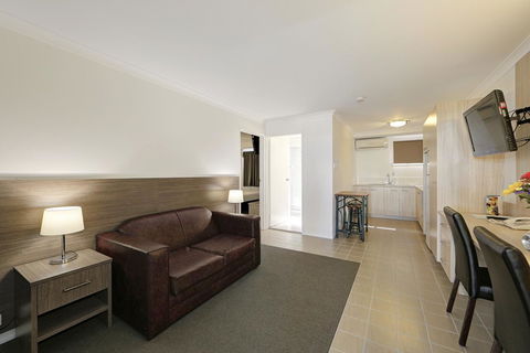 Smart Motels Bert Hinkler - Holiday Cairns 32