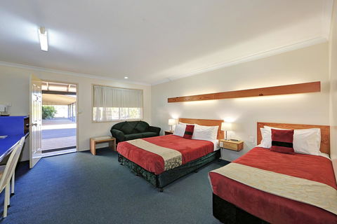 Smart Motels Bert Hinkler - Holiday Cairns 13
