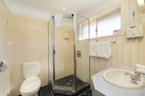 Smart Motels Bert Hinkler - Holiday Cairns 14