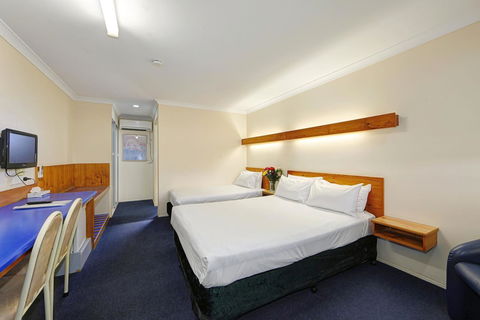 Smart Motels Bert Hinkler - Holiday Cairns 16