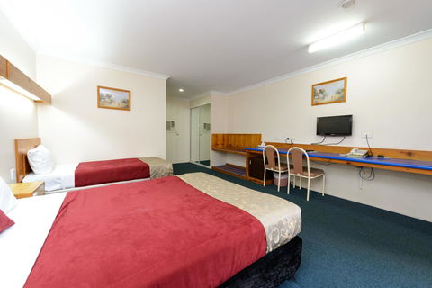 Smart Motels Bert Hinkler - Holiday Cairns 2