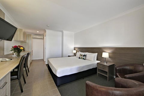 Smart Motels Bert Hinkler - Holiday Cairns 0