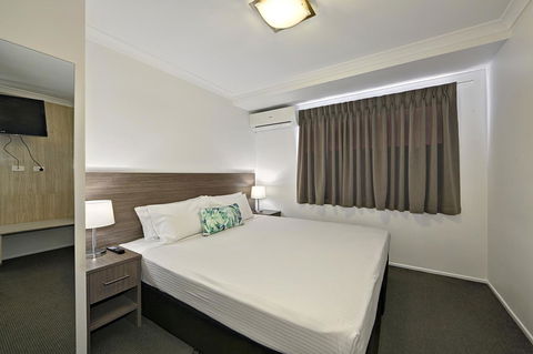Smart Motels Bert Hinkler - Holiday Cairns 25