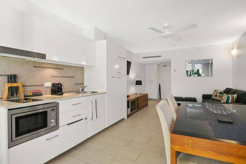 Palm Cove Beach Apartment - Holiday Cairns 7