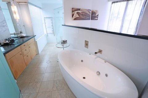 Oceans Mooloolaba - Holiday Cairns 8