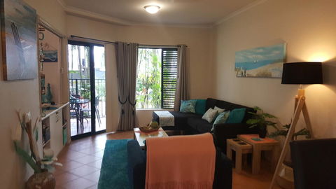 Jackies Holiday Apartment - Holiday Cairns 7