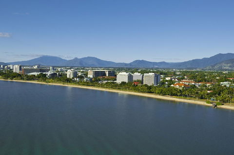 Cairns Harbourside Hotel - Holiday Cairns 0