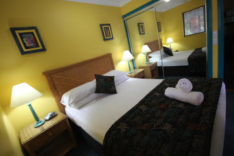 Aruba Beach Resort - Holiday Cairns 1