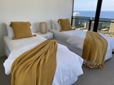 Circle On Cavill 2, 3, 4 & 5 Bedroom SkyHomes & SUB PENTHOUSES By Gold Coast Holidays - Holiday Cairns 17
