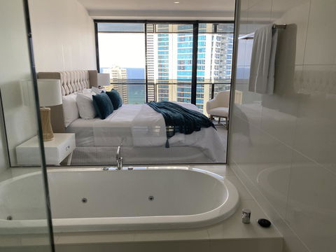 Circle On Cavill 2, 3, 4 & 5 Bedroom SkyHomes & SUB PENTHOUSES By Gold Coast Holidays - Holiday Cairns 10