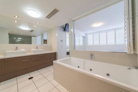Echelon Apartments Yeppoon - Holiday Cairns 9