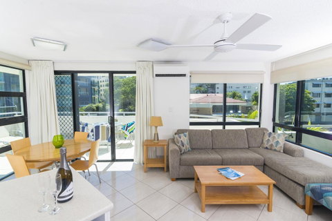 Beach Club Resort Mooloolaba - Holiday Cairns 1