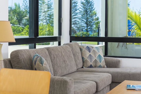 Beach Club Resort Mooloolaba - Holiday Cairns 16