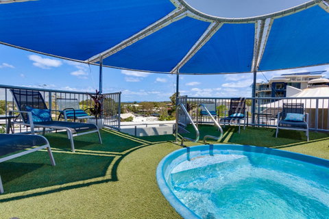 Beach Club Resort Mooloolaba - Holiday Cairns 3