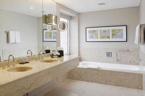 Sofitel Brisbane Central - Holiday Cairns 14