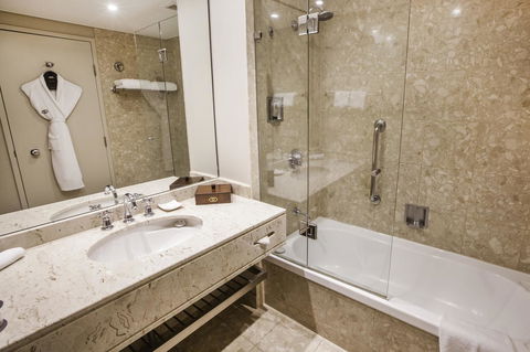 Sofitel Brisbane Central - Holiday Cairns 11