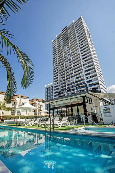 Ultra Broadbeach - Holiday Cairns 1
