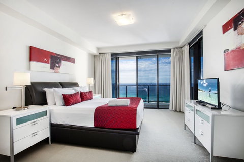 Ultra Broadbeach - Holiday Cairns 13