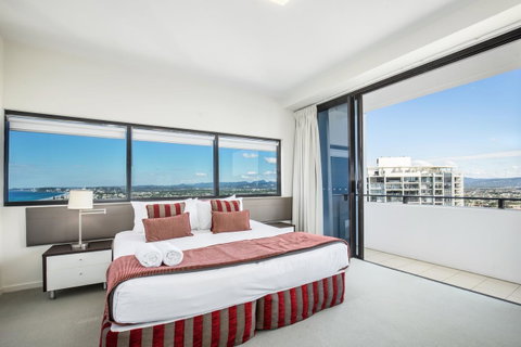 Ultra Broadbeach - Holiday Cairns 16