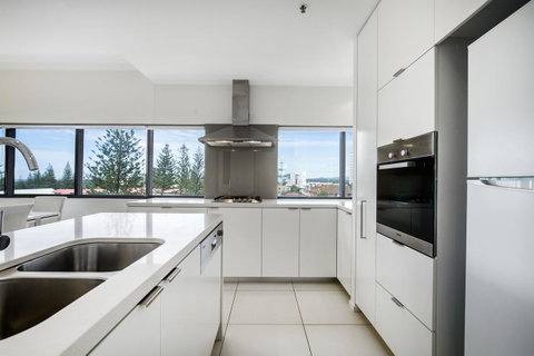 Ultra Broadbeach - Holiday Cairns 8
