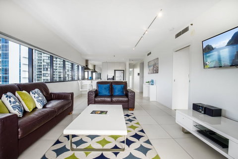 Ultra Broadbeach - Holiday Cairns 10