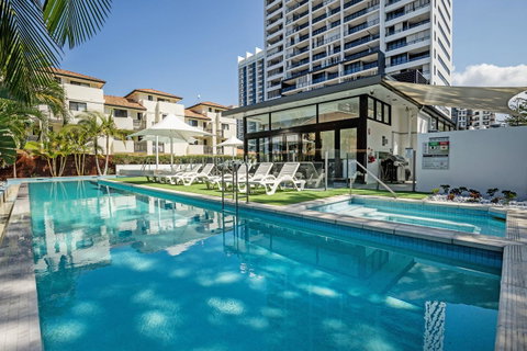 Ultra Broadbeach - Holiday Cairns 4