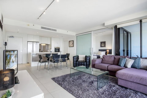 Ultra Broadbeach - Holiday Cairns 44
