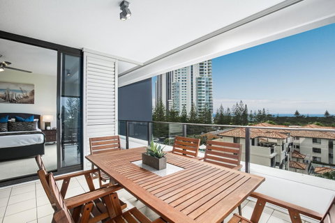 Ultra Broadbeach - Holiday Cairns 6