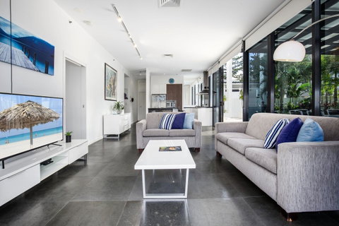 Ultra Broadbeach - Holiday Cairns 23
