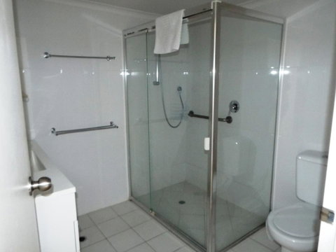 Northwind Beachfront Apartments - Holiday Cairns 24