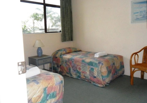 Northwind Beachfront Apartments - Holiday Cairns 18