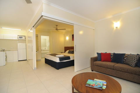 Cairns Queenslander Hotel & Apartments - Holiday Cairns 17