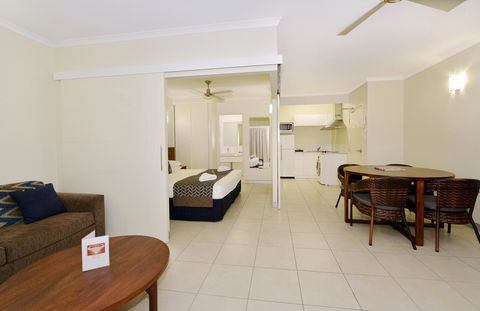 Cairns Queenslander Hotel & Apartments - Holiday Cairns 10