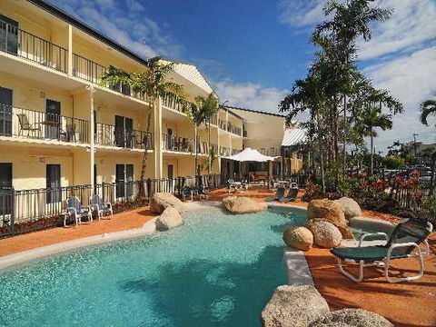 Cairns Queenslander Hotel & Apartments - Holiday Cairns 1