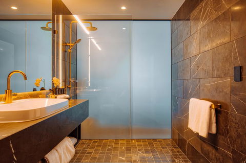 Eatons Hill Hotel - Holiday Cairns 20