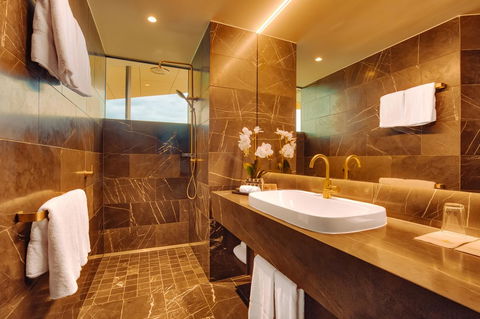 Eatons Hill Hotel - Holiday Cairns 11