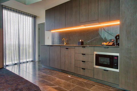 Eatons Hill Hotel - Holiday Cairns 16