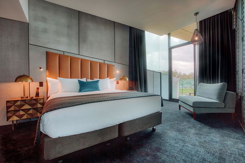 Eatons Hill Hotel - Holiday Cairns 15