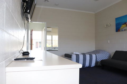 YAL Cairns - A Motel That Makes A Difference - Holiday Cairns 8