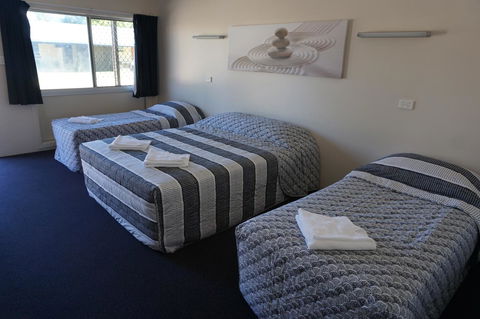 YAL Cairns - A Motel That Makes A Difference - Holiday Cairns 1