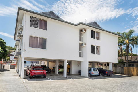 Sunshine Beach Resort - Holiday Cairns 13