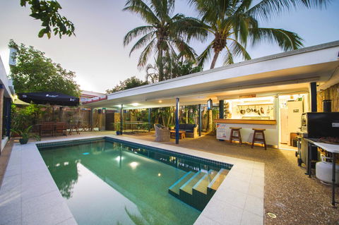 Cosmopolitan Motel & Serviced Apartments - Holiday Cairns 1