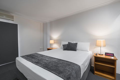 Cosmopolitan Motel & Serviced Apartments - Holiday Cairns 3