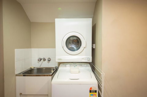 Cosmopolitan Motel & Serviced Apartments - Holiday Cairns 23