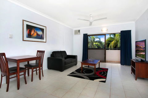 Cairns City Palms - Holiday Cairns 9