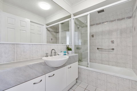 Dockside Apartments Mooloolaba - Holiday Cairns 9