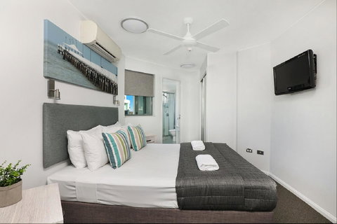 Malibu Apartments - Holiday Cairns 8