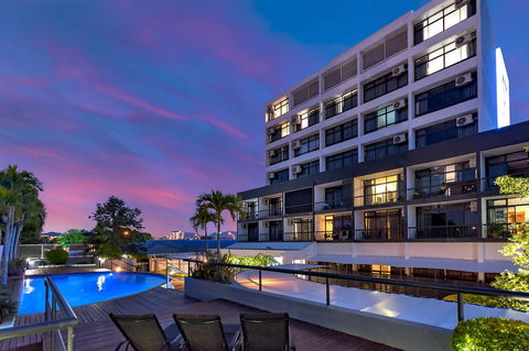 Sunshine Tower Hotel - Holiday Cairns 3
