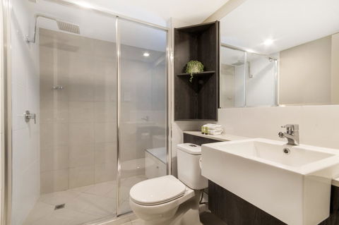 Sunshine Tower Hotel - Holiday Cairns 7