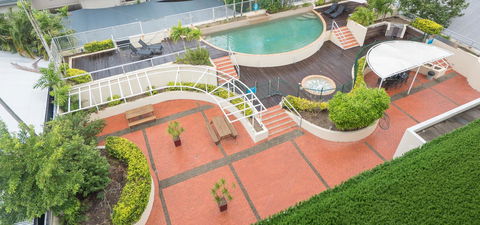 Sunshine Tower Hotel - Holiday Cairns 22